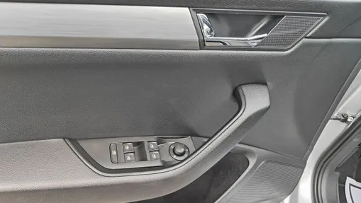 SKODA Superb -