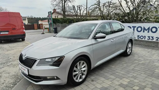 SKODA Superb -
