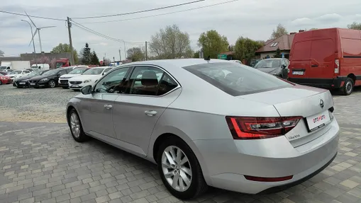SKODA Superb -
