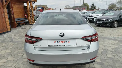 SKODA Superb -