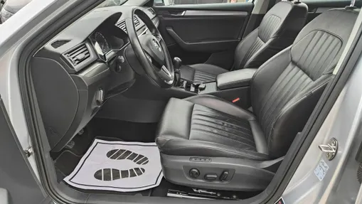 SKODA Superb -
