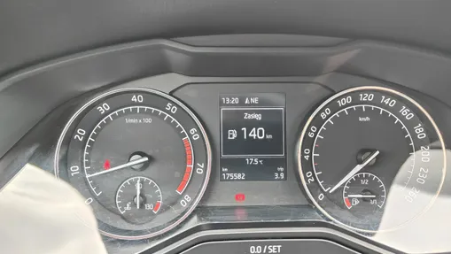 SKODA Superb -