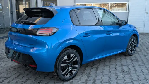 PEUGEOT 208 -