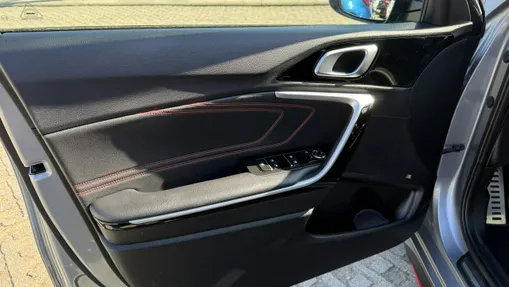 KIA ProCeed -