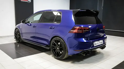 VOLKSWAGEN Golf -