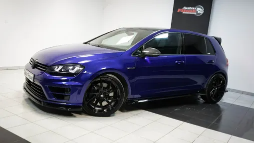 VOLKSWAGEN Golf -