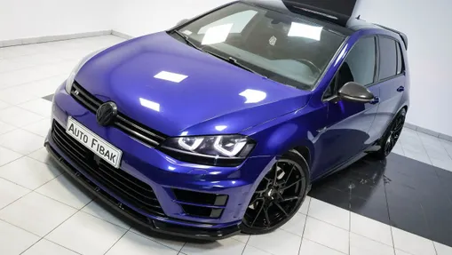 VOLKSWAGEN Golf -