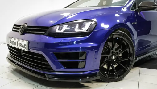 VOLKSWAGEN Golf -