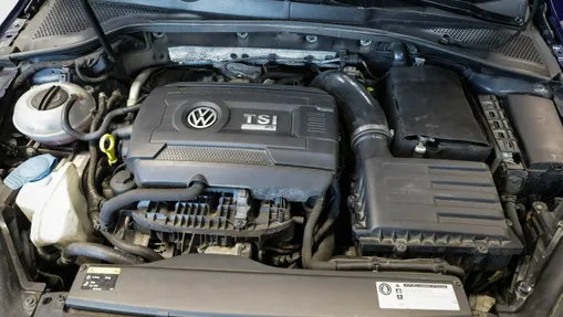 VOLKSWAGEN Golf -