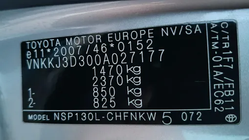 TOYOTA Yaris -