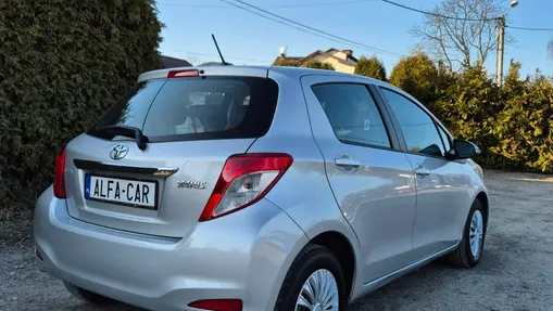 TOYOTA Yaris -