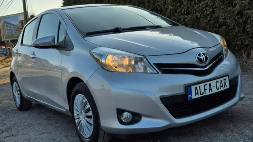 TOYOTA Yaris -