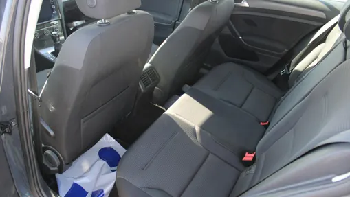 VOLKSWAGEN Golf -