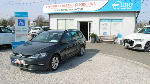 VOLKSWAGEN Golf -