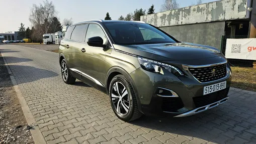 PEUGEOT 5008 -