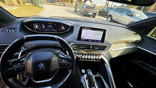 PEUGEOT 5008 -
