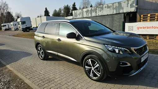 PEUGEOT 5008 -