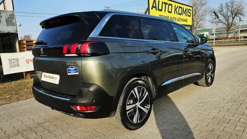 PEUGEOT 5008 -