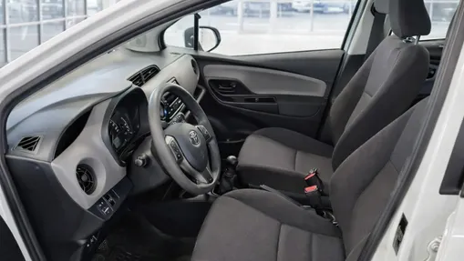 TOYOTA Yaris -