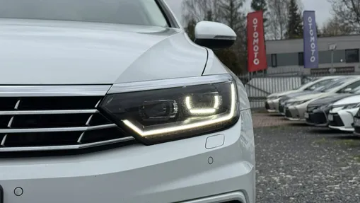 VOLKSWAGEN Passat -