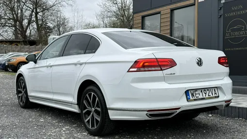 VOLKSWAGEN Passat -