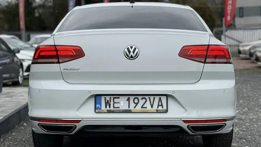 VOLKSWAGEN Passat -