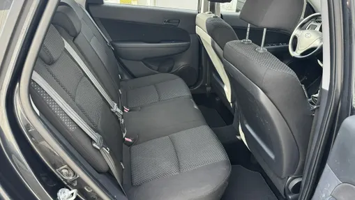 HYUNDAI i30 -