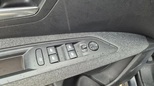 PEUGEOT 3008 -