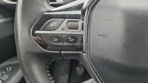 PEUGEOT 3008 -