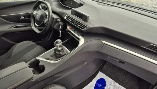 PEUGEOT 3008 -