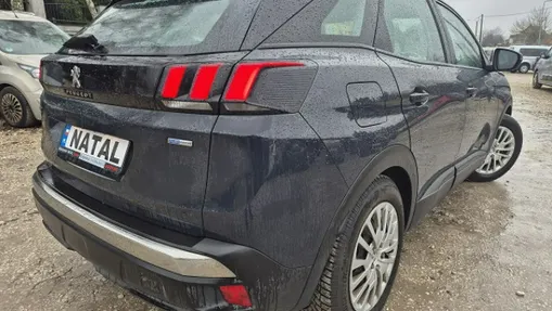 PEUGEOT 3008 -
