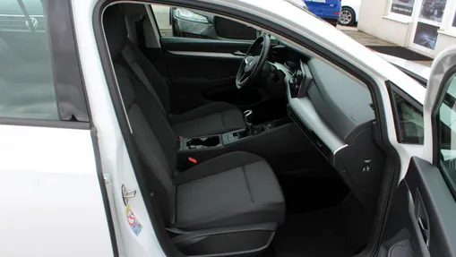 VOLKSWAGEN Golf -