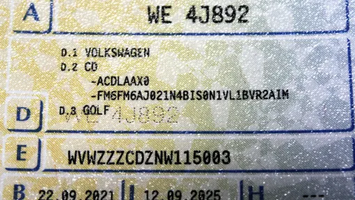 VOLKSWAGEN Golf -
