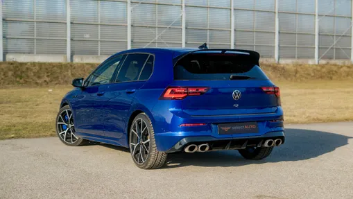 VOLKSWAGEN Golf -