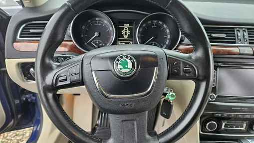SKODA Superb -