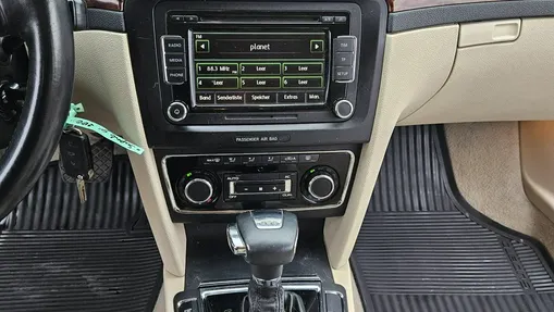SKODA Superb -