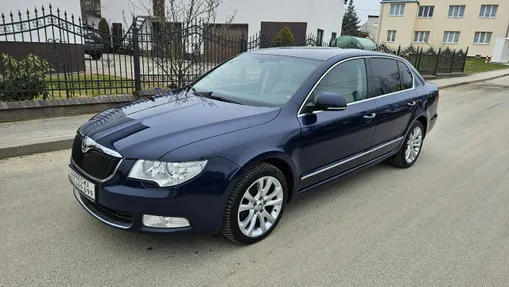 SKODA Superb -