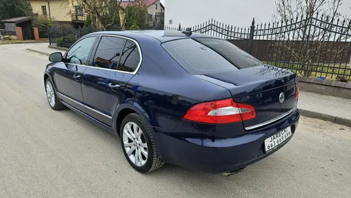SKODA Superb -