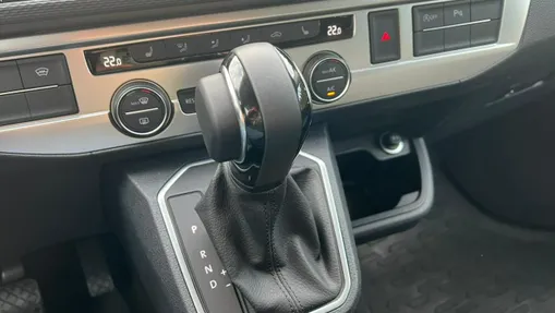 VOLKSWAGEN Multivan -
