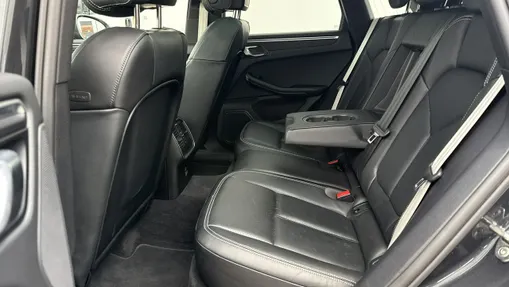PORSCHE Macan -
