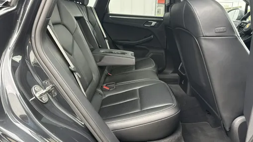PORSCHE Macan -