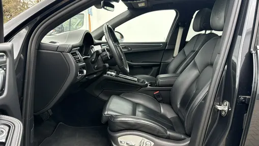 PORSCHE Macan -