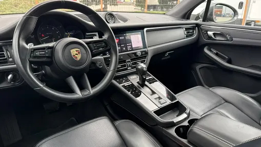 PORSCHE Macan -