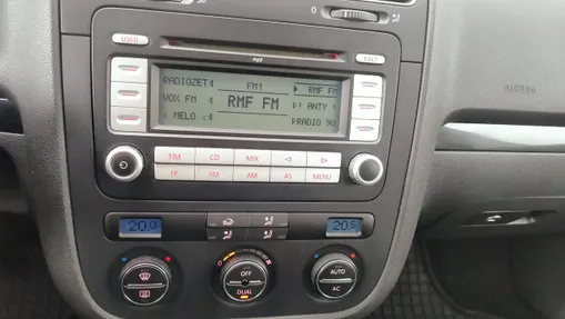 VOLKSWAGEN Golf -