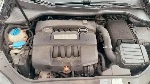 VOLKSWAGEN Golf -