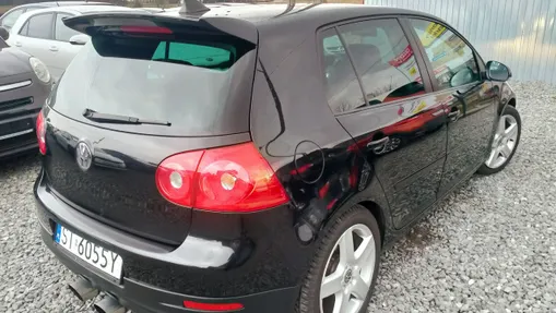 VOLKSWAGEN Golf -
