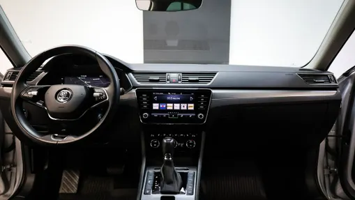 SKODA Superb -