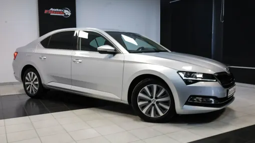 SKODA Superb -