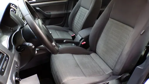 VOLKSWAGEN Golf -