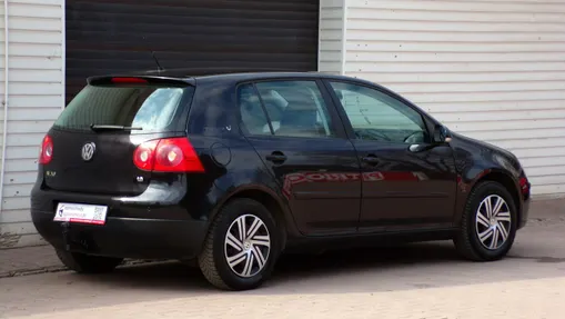 VOLKSWAGEN Golf -